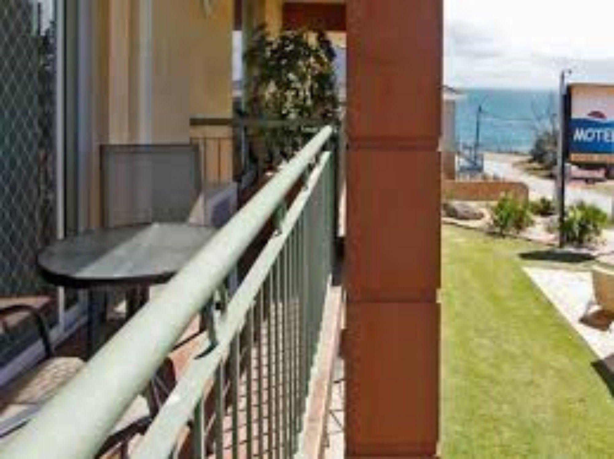 Ocean View Motel North Beach Exterior photo